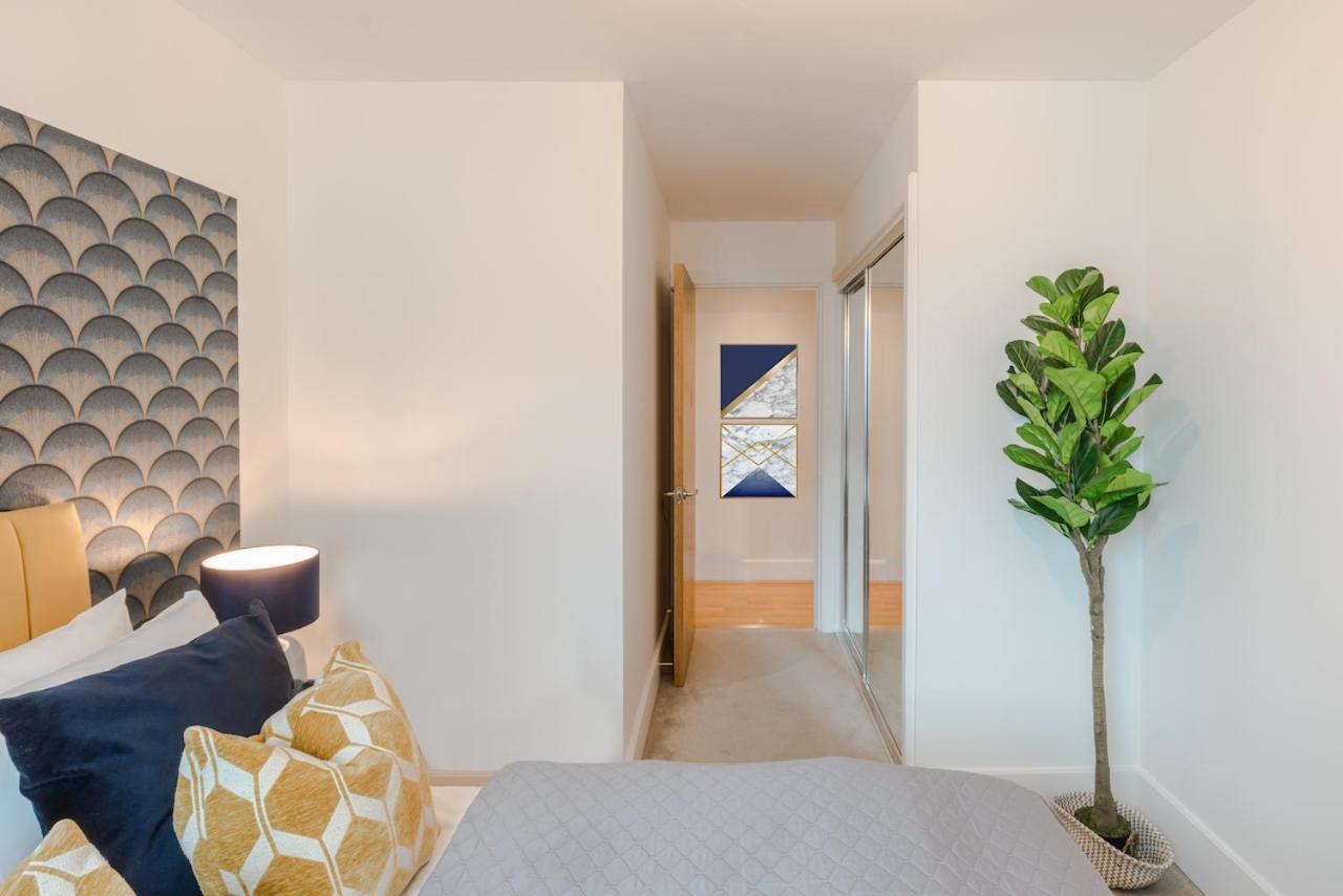 Best Thames View In Town! Large Luxxe Nomad Design Family Home Лондон Екстер'єр фото